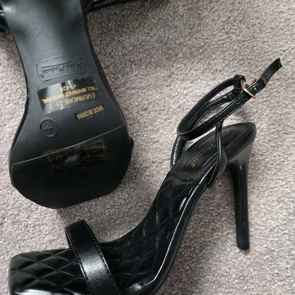 Anne Michelle Quilted Black Heels - Picture 3 of 3